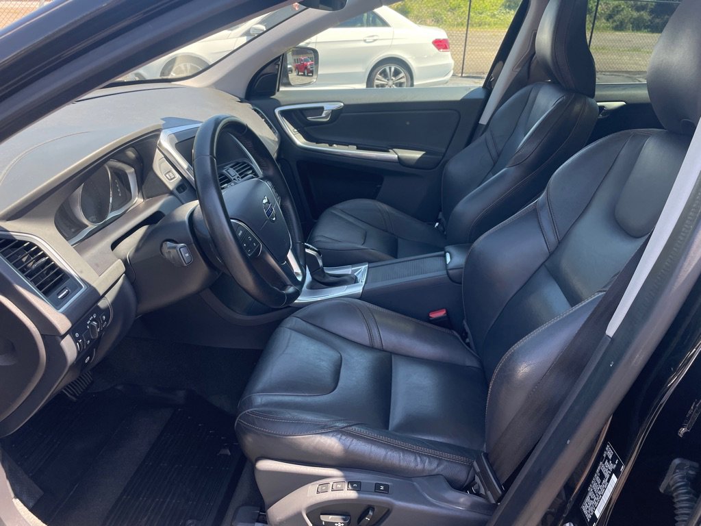 Used 2017 Volvo XC60 T5 Dynamic w/ Preferred Option Package image 12