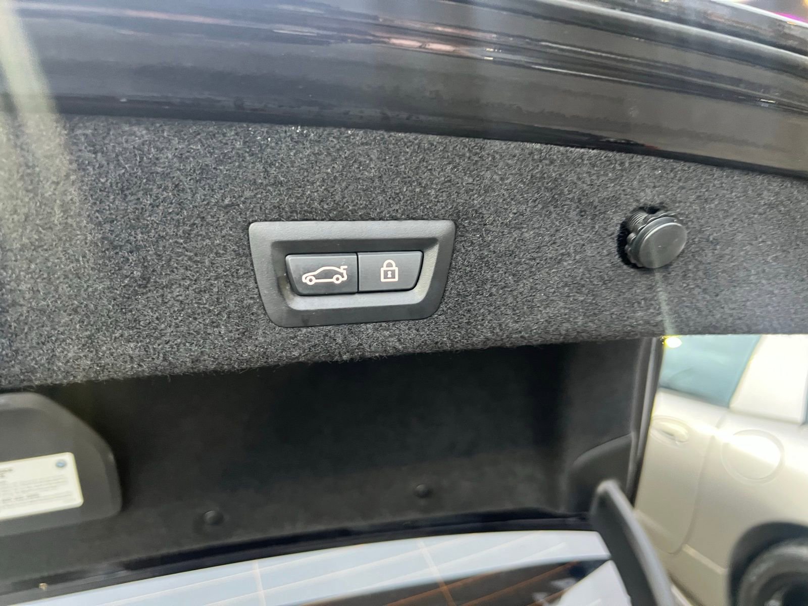 Used 2018 BMW 750i image 13