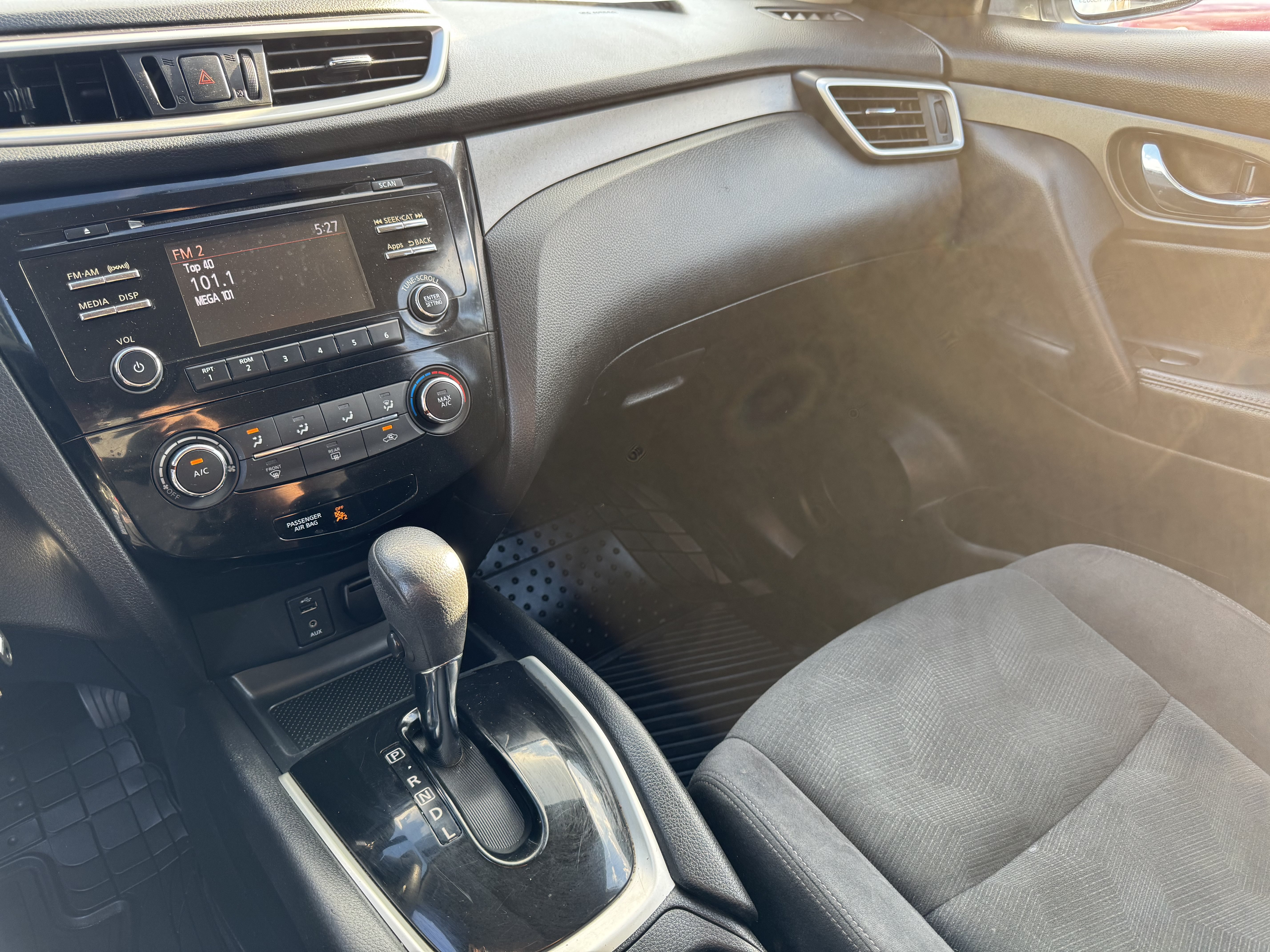 Used 2016 Nissan Rogue S FWD image 25