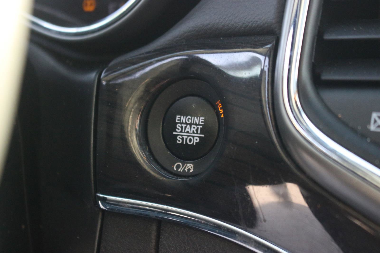 Used 2018 Jeep Grand Cherokee Overland RWD image 26
