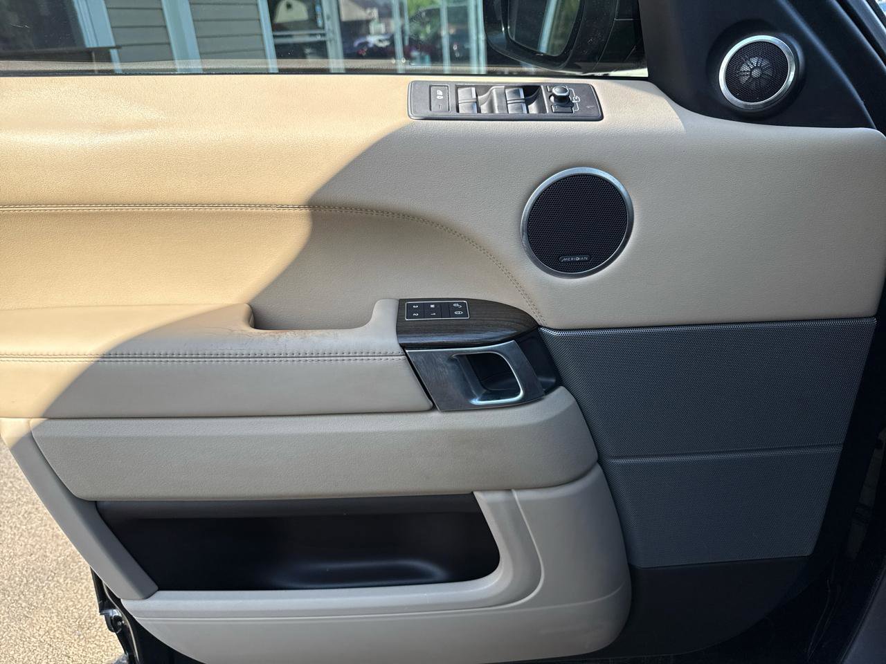 Used 2017 Land Rover Range Rover Sport HSE image 24