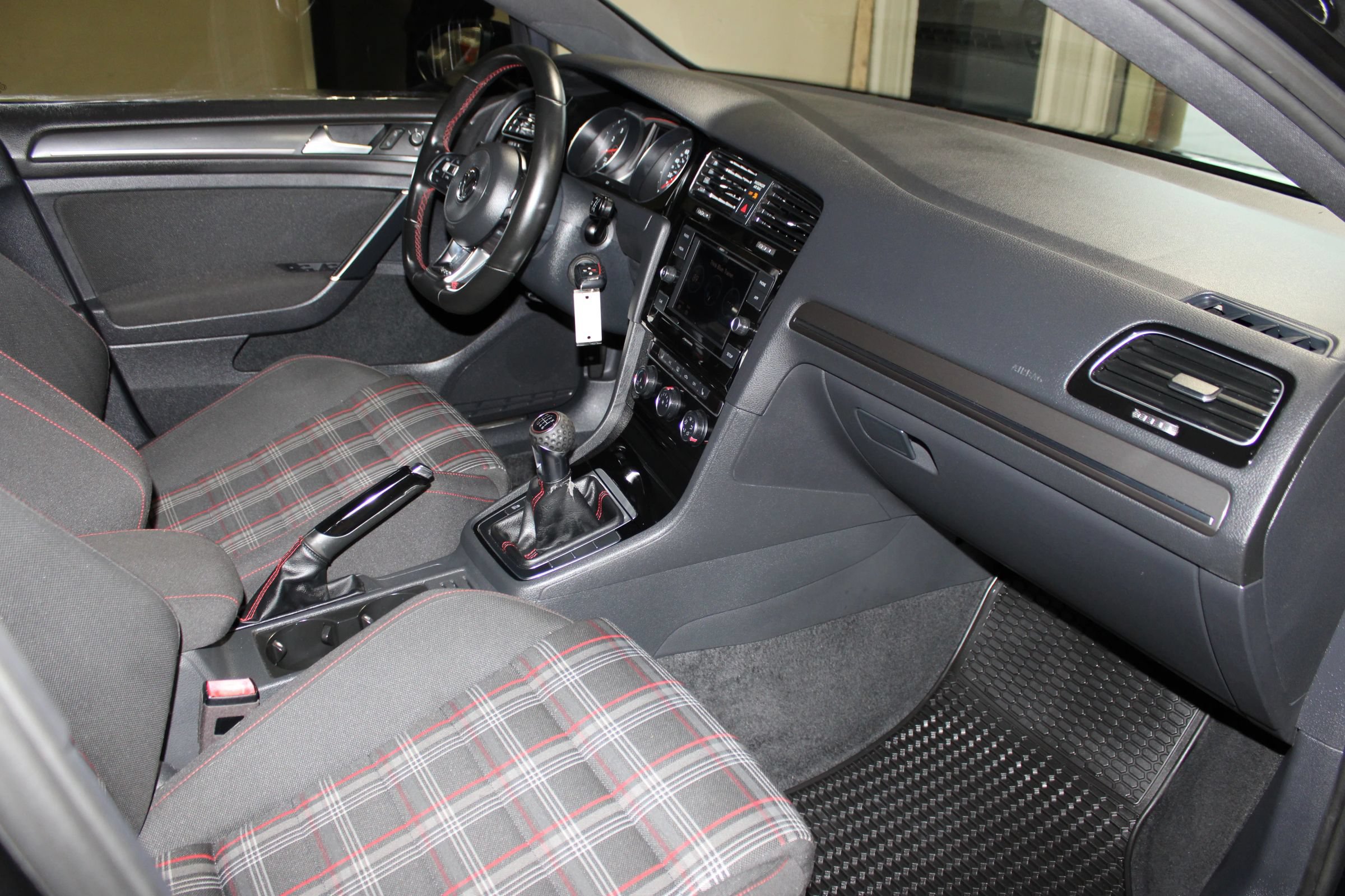 Used 2018 Volkswagen GTI S FWD image 29