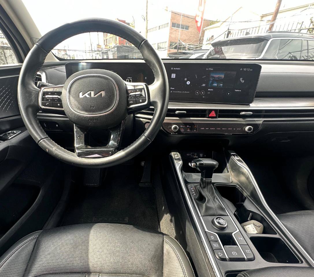 Used 2024 Kia Sorento S FWD image 11