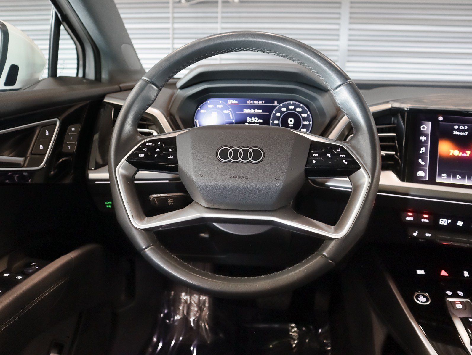 Used 2023 Audi Q4 e-tron Premium w/ Convenience Package AWD/4WD image 17