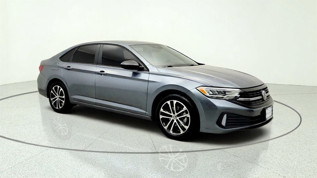 Used 2024 Volkswagen Jetta Sport FWD image 3