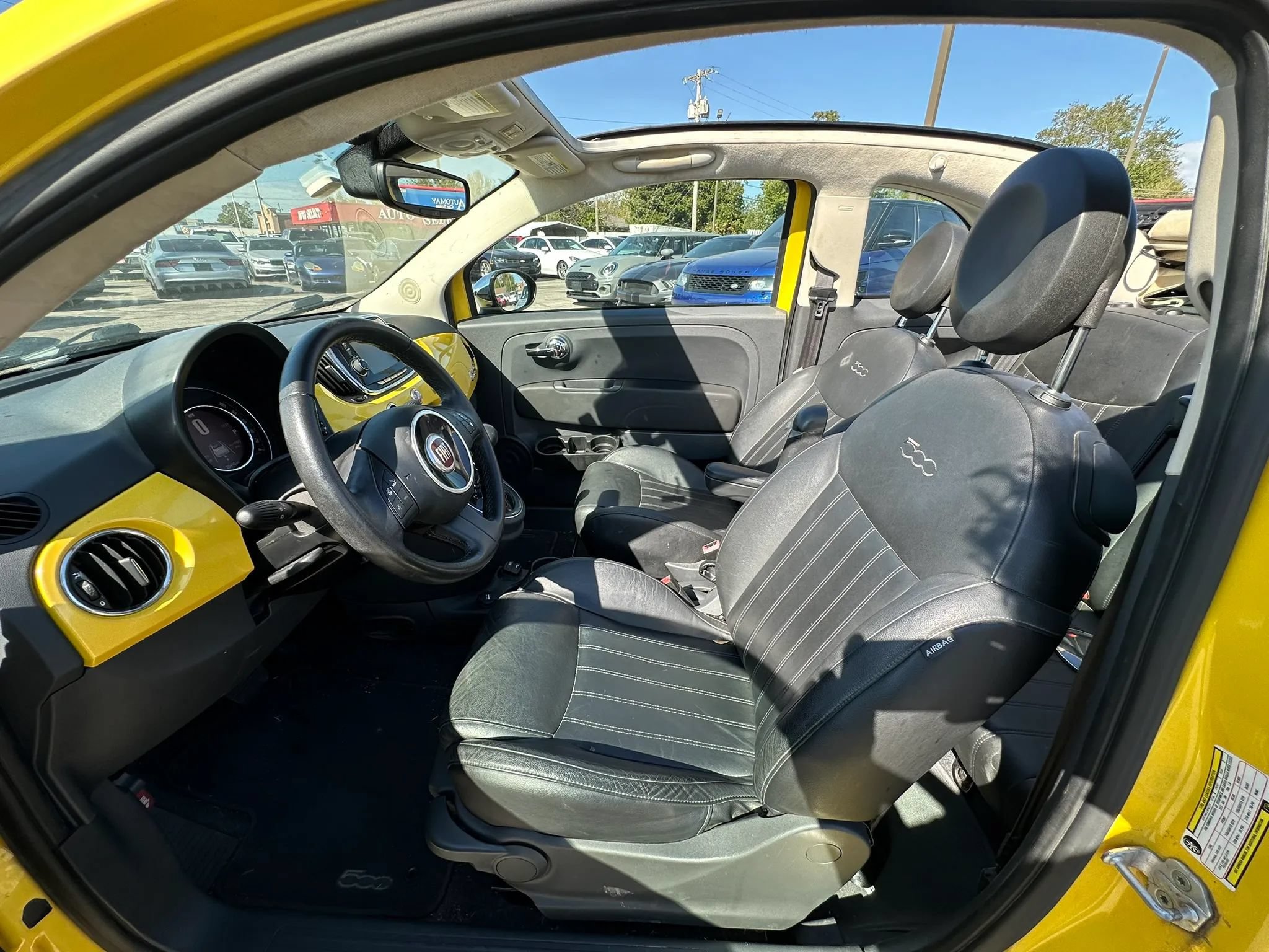 Used 2017 FIAT 500 Lounge FWD image 18