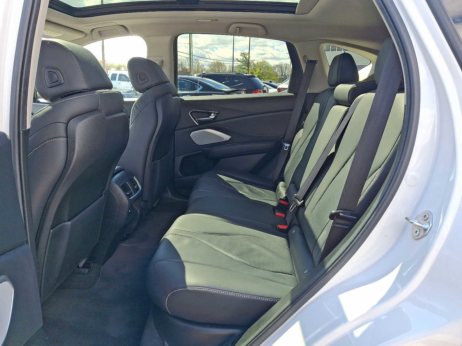 Used 2024 Acura RDX SH-AWD w/ Technology Package image 11