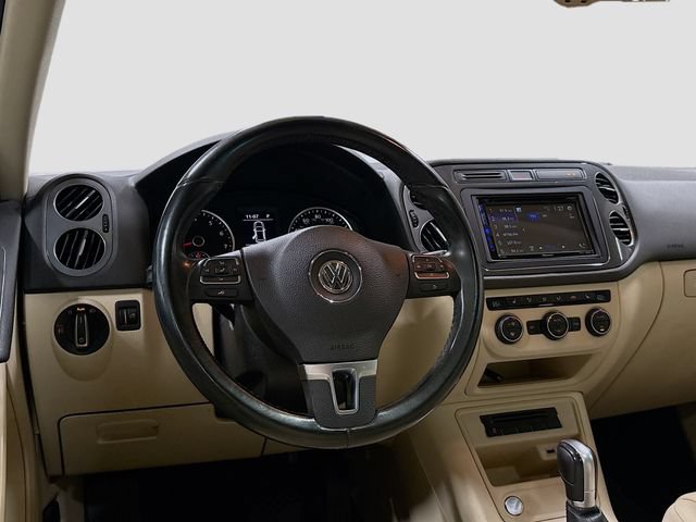 Used 2017 Volkswagen Tiguan SEL AWD/4WD image 19