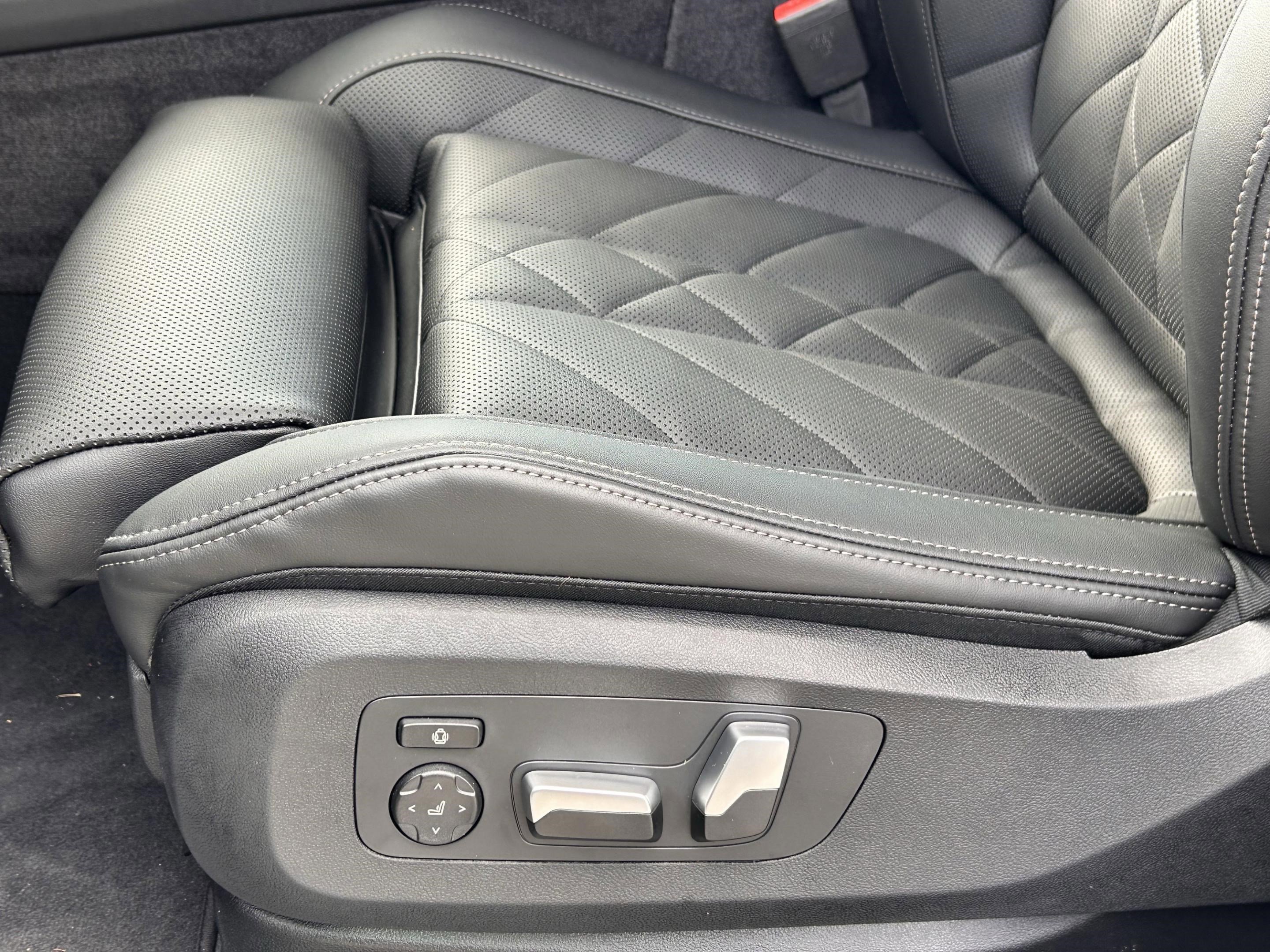 Used 2026 BMW X6 xDrive40i w/ Premium Package AWD/4WD image 22