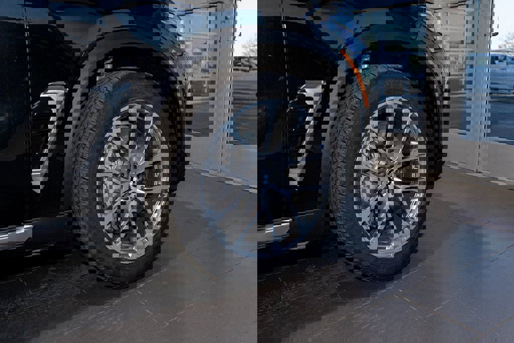 New 2026 BMW X5 xDrive50e image 6