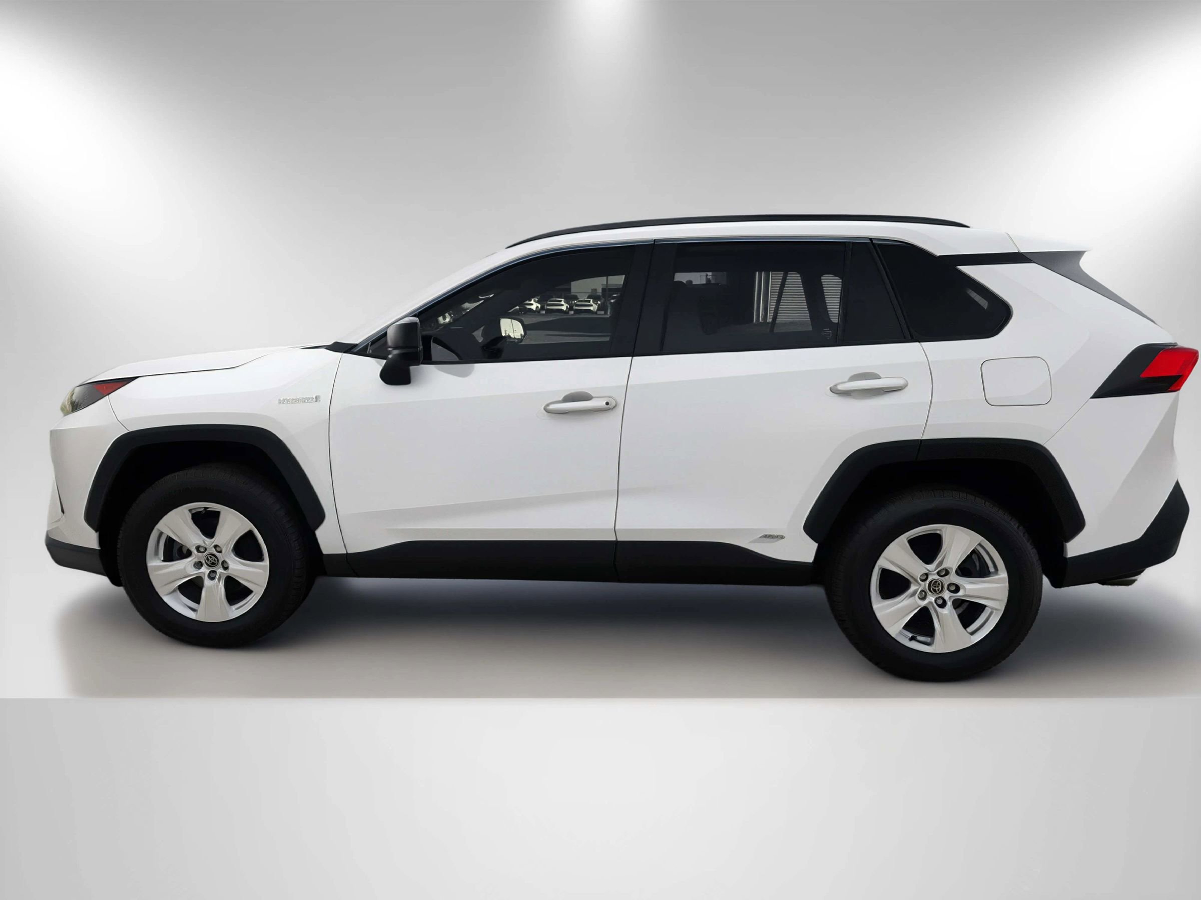 Used 2020 Toyota RAV4 LE image 3