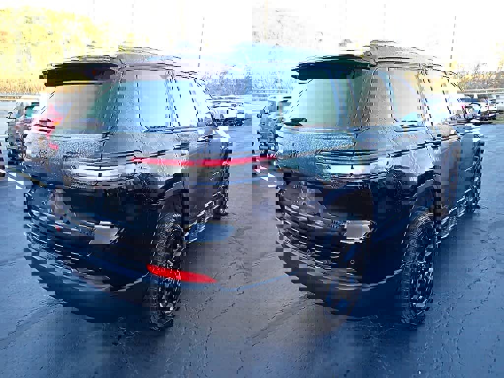 Used 2023 Jeep Grand Cherokee L Limited w/ Black Appearance Package image 5