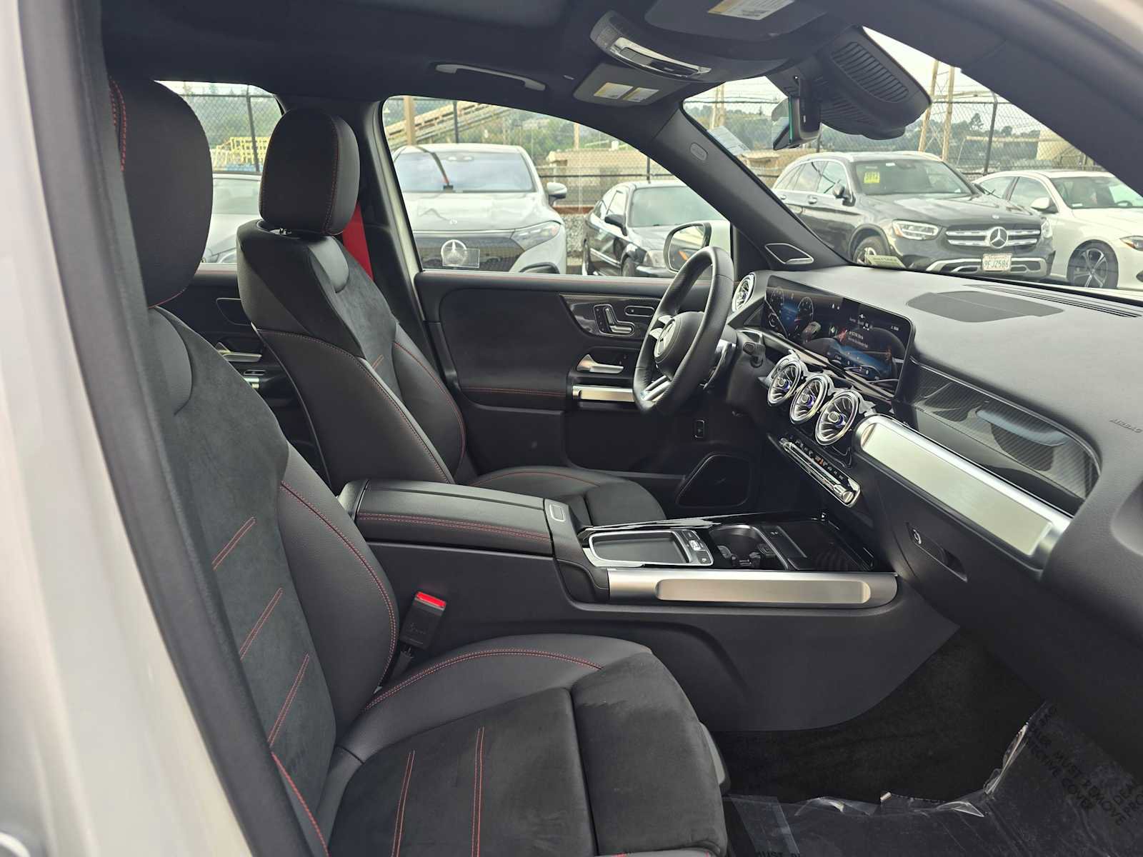 Used 2025 Mercedes-Benz GLB 35 AMG 4MATIC image 11