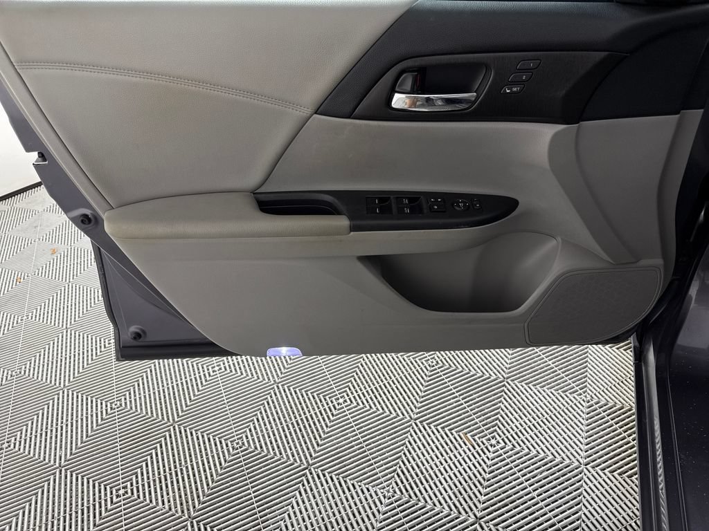 Used 2015 Honda Accord EX-L image 9