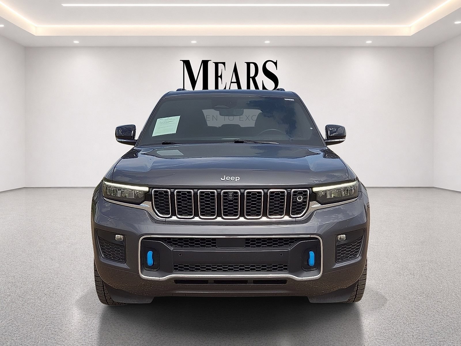 Used 2023 Jeep Grand Cherokee Overland w/ Advanced Protech Group III AWD/4WD image 8