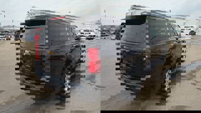 Used 2019 Chevrolet Suburban LT image 8