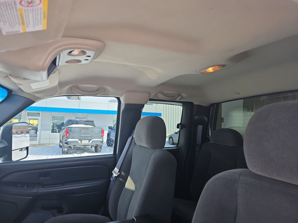 Used 2006 Chevrolet Silverado 2500 LT w/ Heavy-Duty Power Package image 18