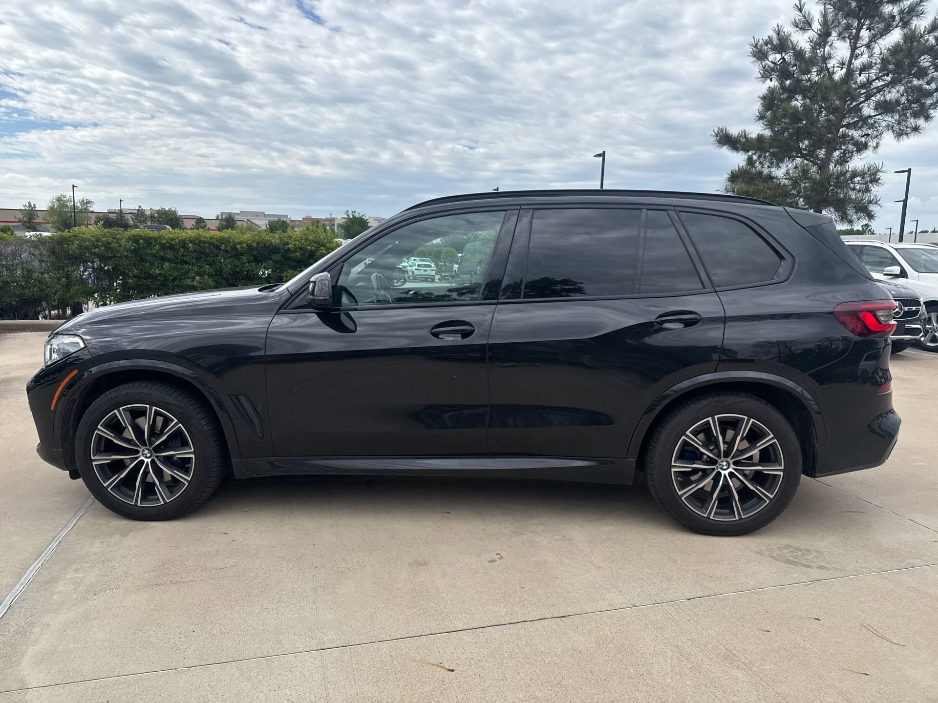 Used 2022 BMW X5 xDrive40i w/ M Sport Package image 7