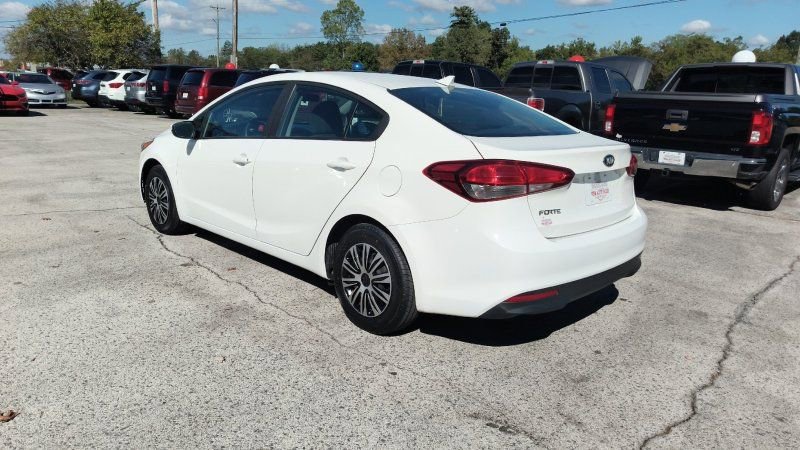Used 2018 Kia Forte LX image 3