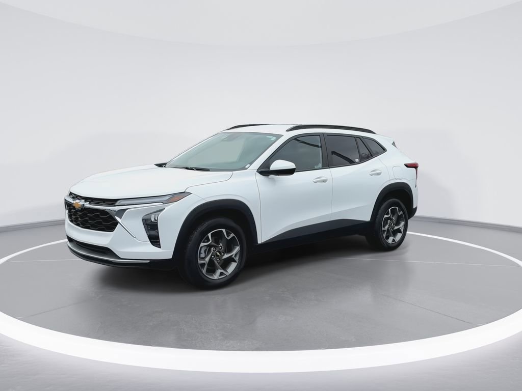 Used 2025 Chevrolet Trax LT w/ LT Convenience Package image 4