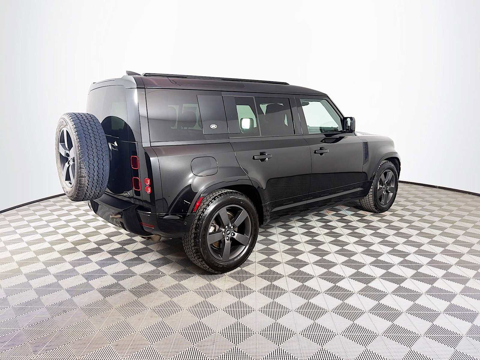 Used 2022 Land Rover Defender 110 X-Dynamic HSE AWD/4WD image 5