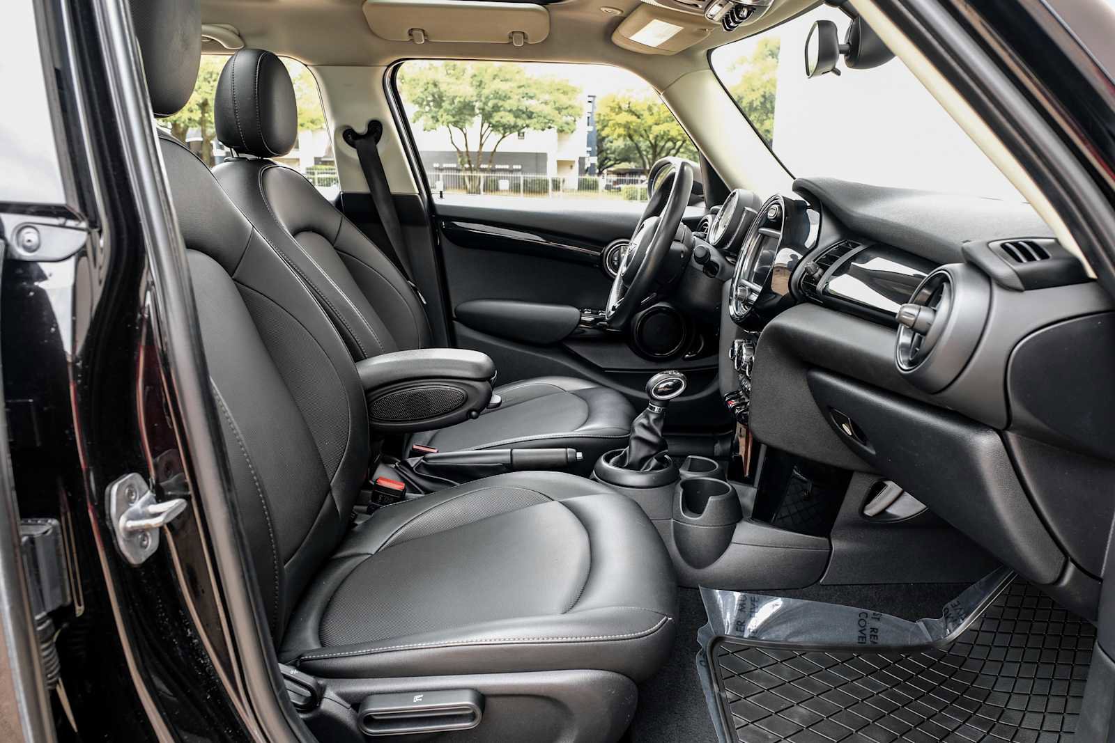 Used 2019 MINI Cooper 4-Door Hardtop image 37