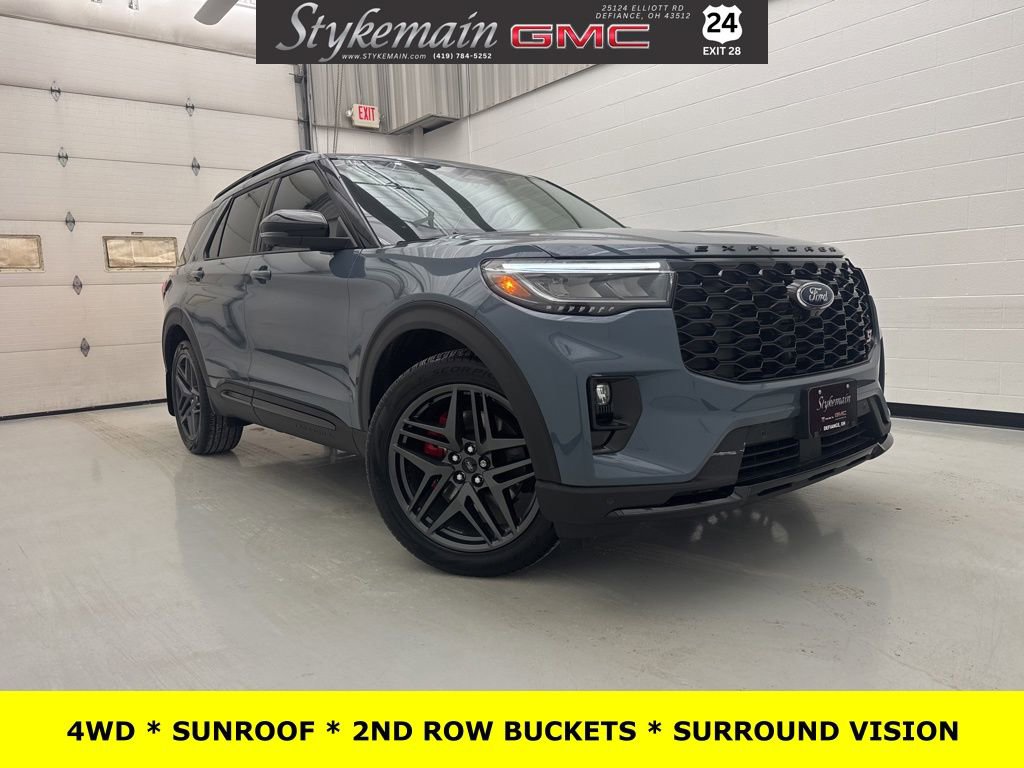 Used 2025 Ford Explorer ST image 1