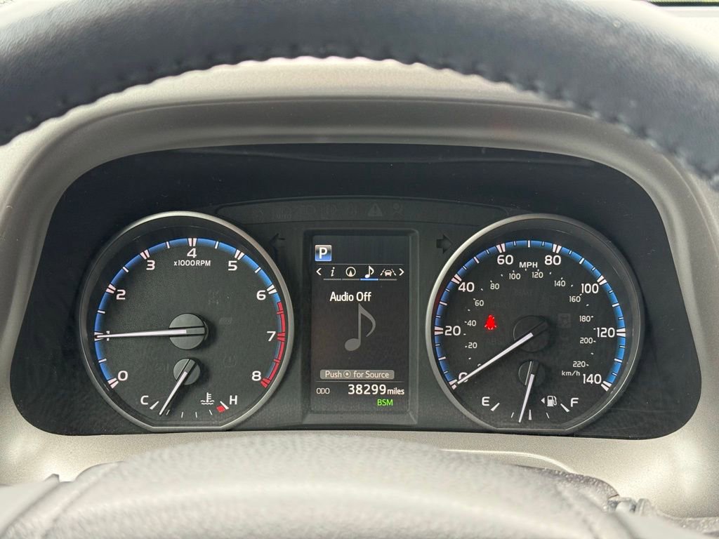 Used 2018 Toyota RAV4 XLE image 10