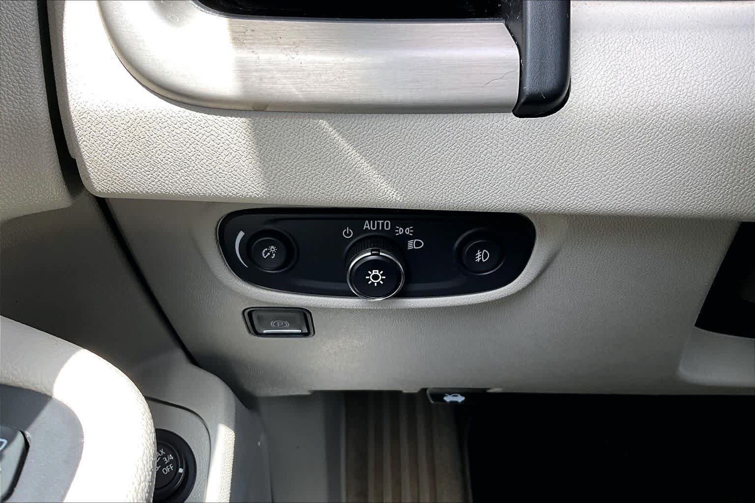 Used 2020 GMC Terrain Denali w/ Denali Premium Package FWD image 34