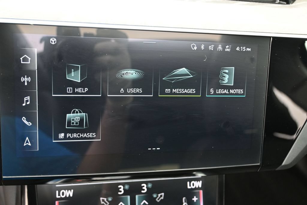 Used 2022 Audi e-tron Premium Plus w/ Premium Plus Package AWD/4WD image 27