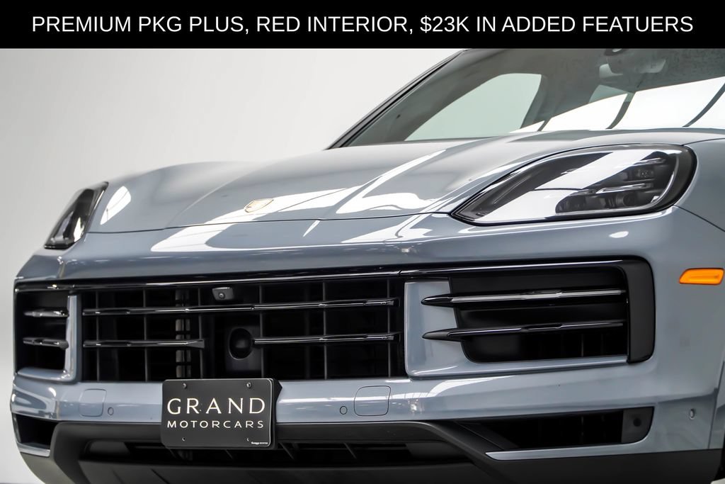 Used 2024 Porsche Cayenne AWD/4WD image 2