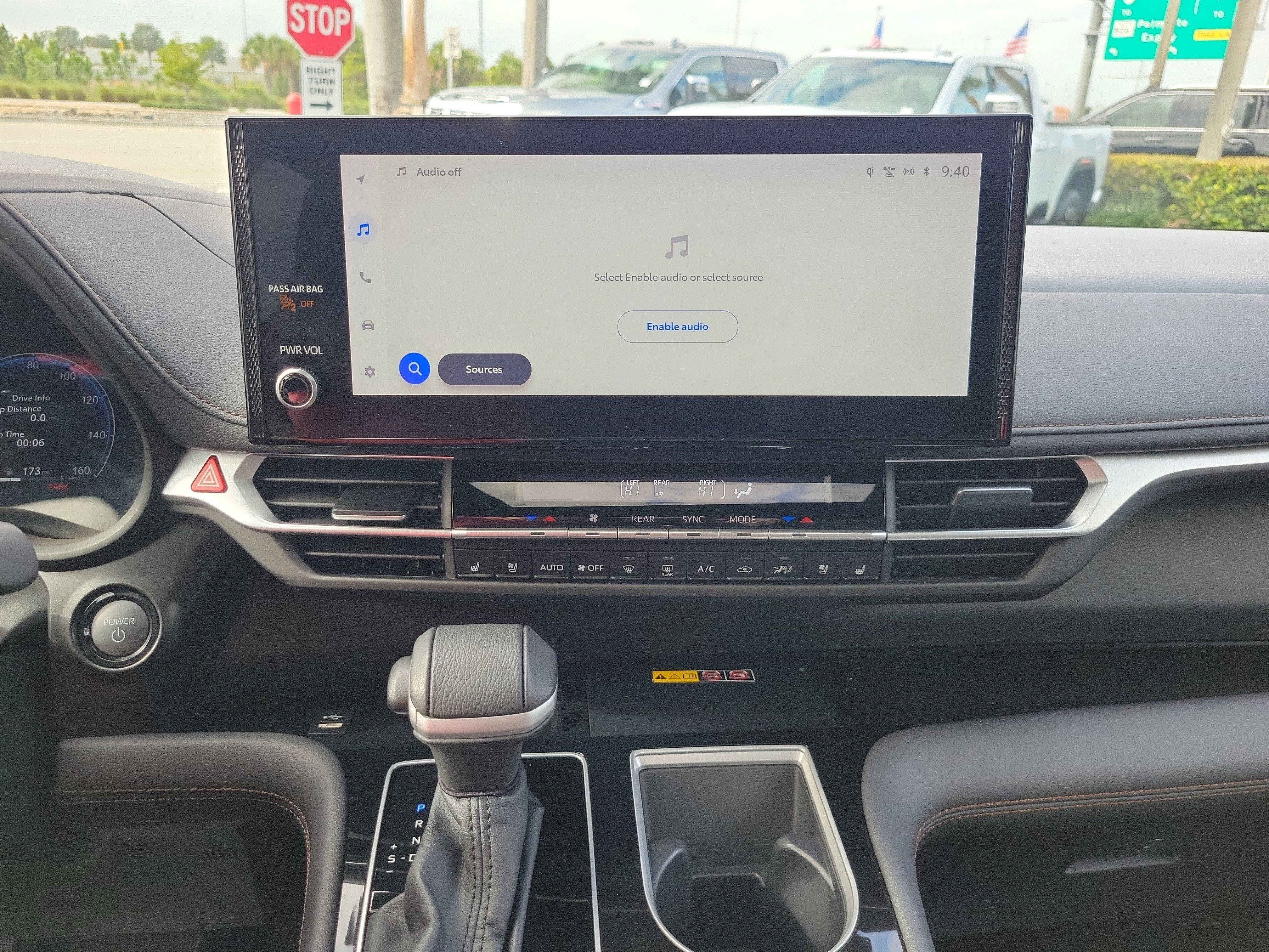 Used 2025 Toyota Sienna Platinum image 23