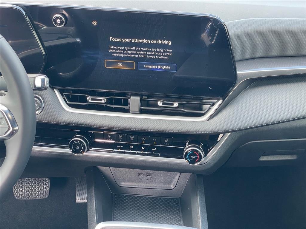 New 2026 Chevrolet Equinox LT w/ Safety and Technology Package FWD image 15