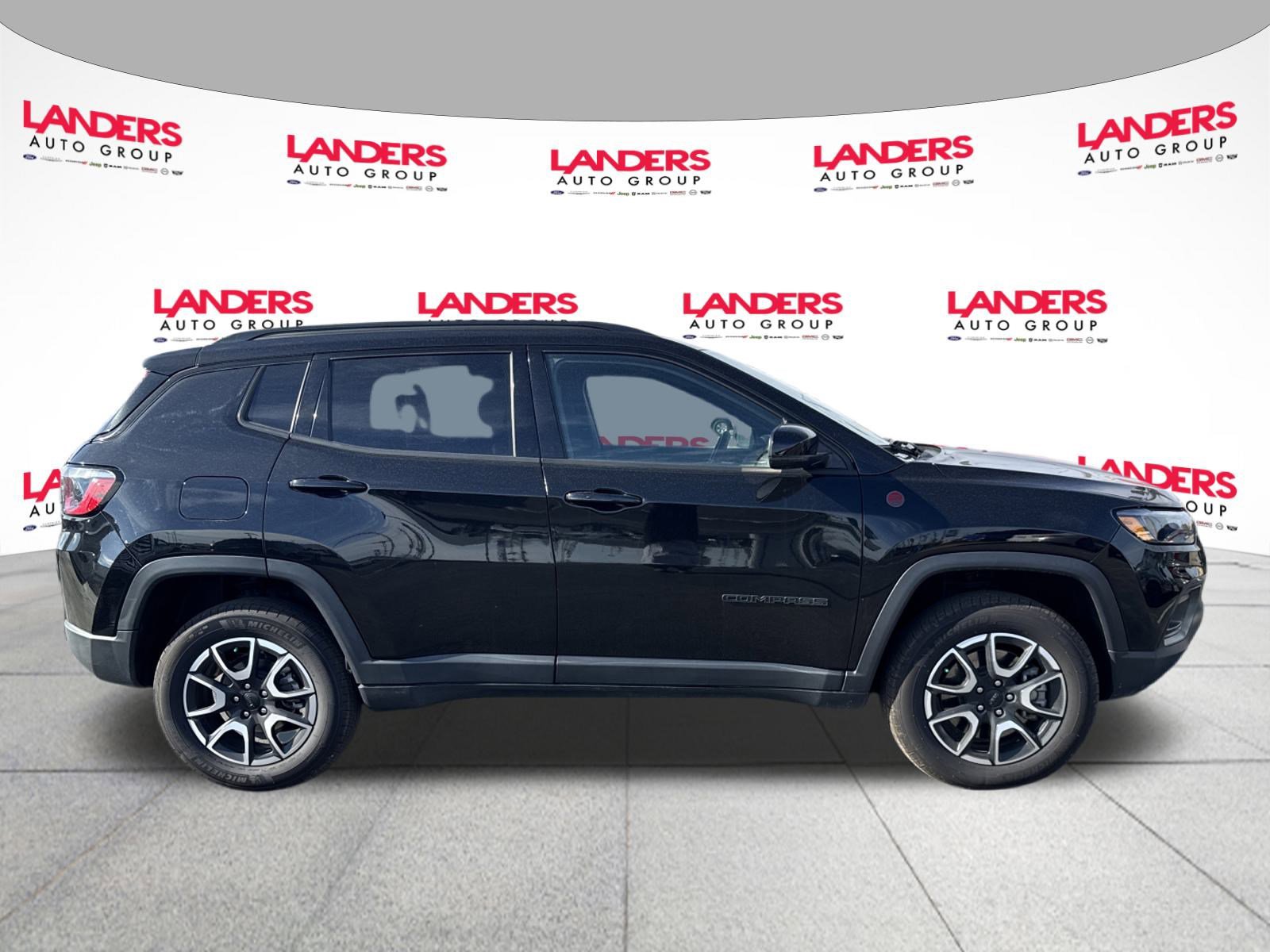 Used 2024 Jeep Compass Trailhawk image 2