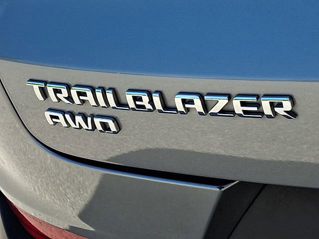 Used 2025 Chevrolet TrailBlazer LT AWD/4WD image 34