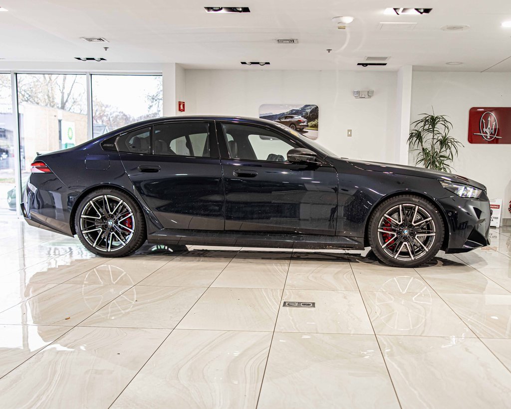 Used 2025 BMW M5 w/ Carbon Package image 9