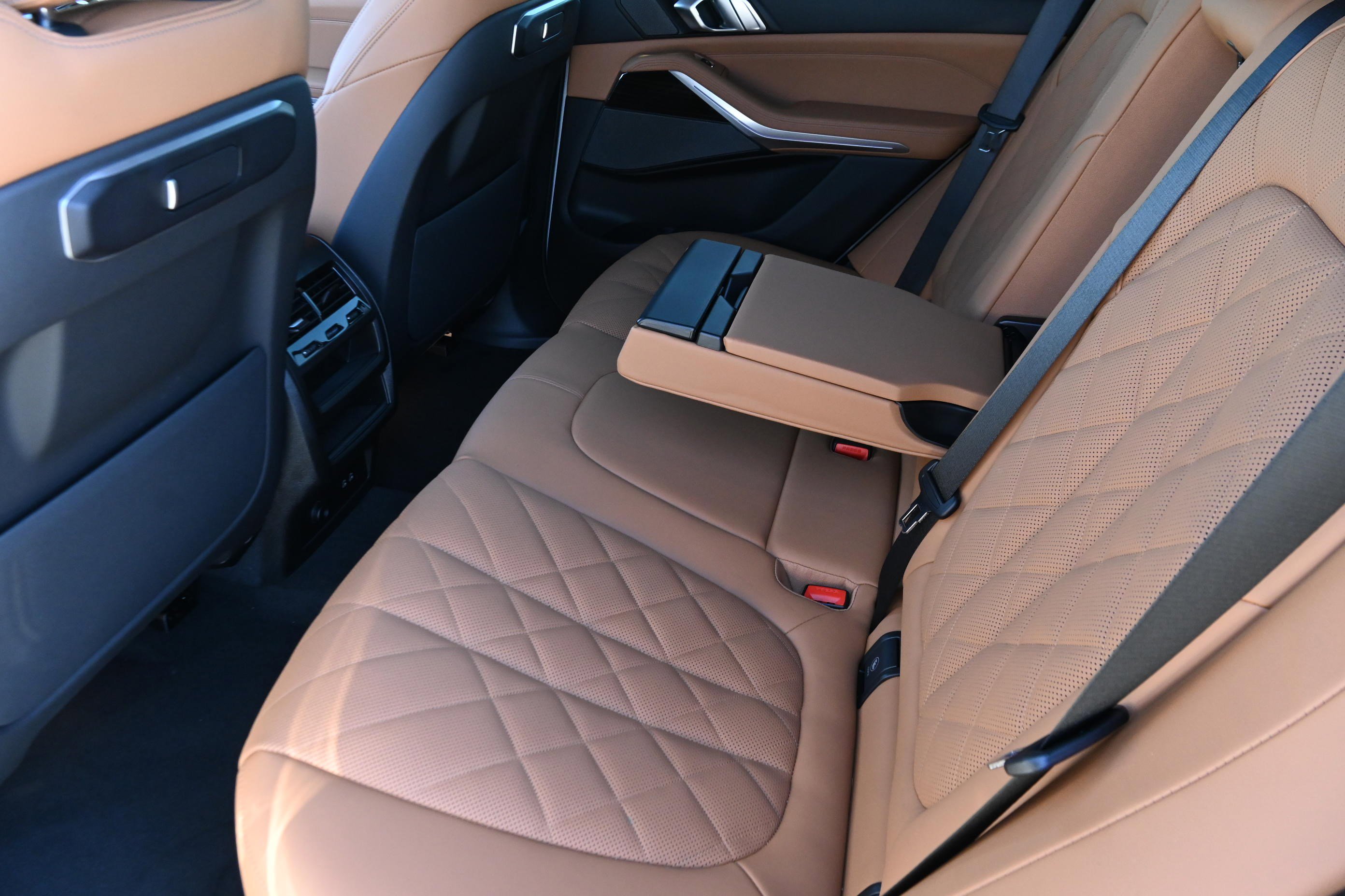 Certified 2025 BMW X5 xDrive40i w/ Premium Package image 11