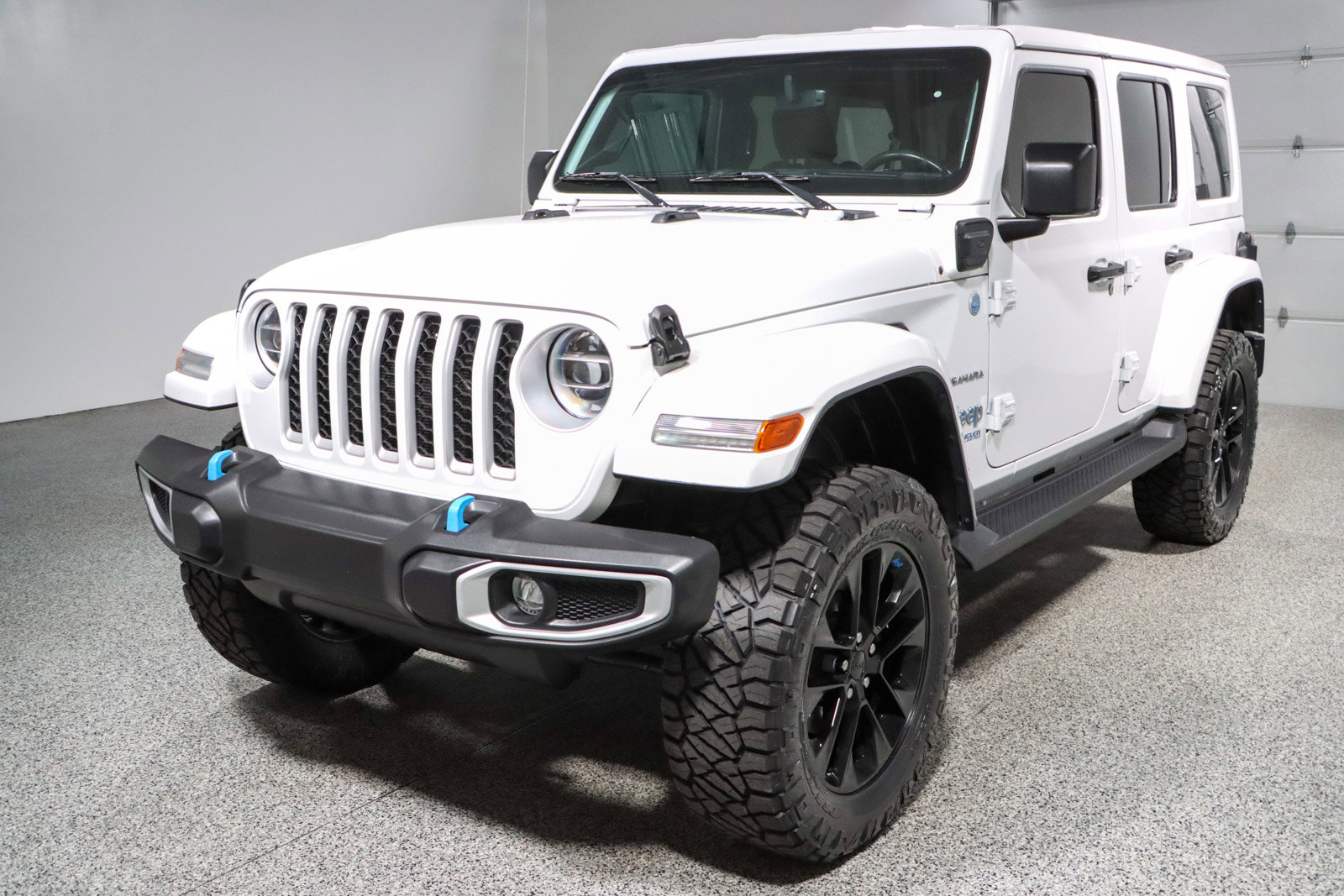 Used 2022 Jeep Wrangler Unlimited Sahara AWD/4WD image 31