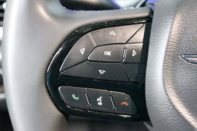 Used 2023 Chrysler Pacifica Touring FWD image 15