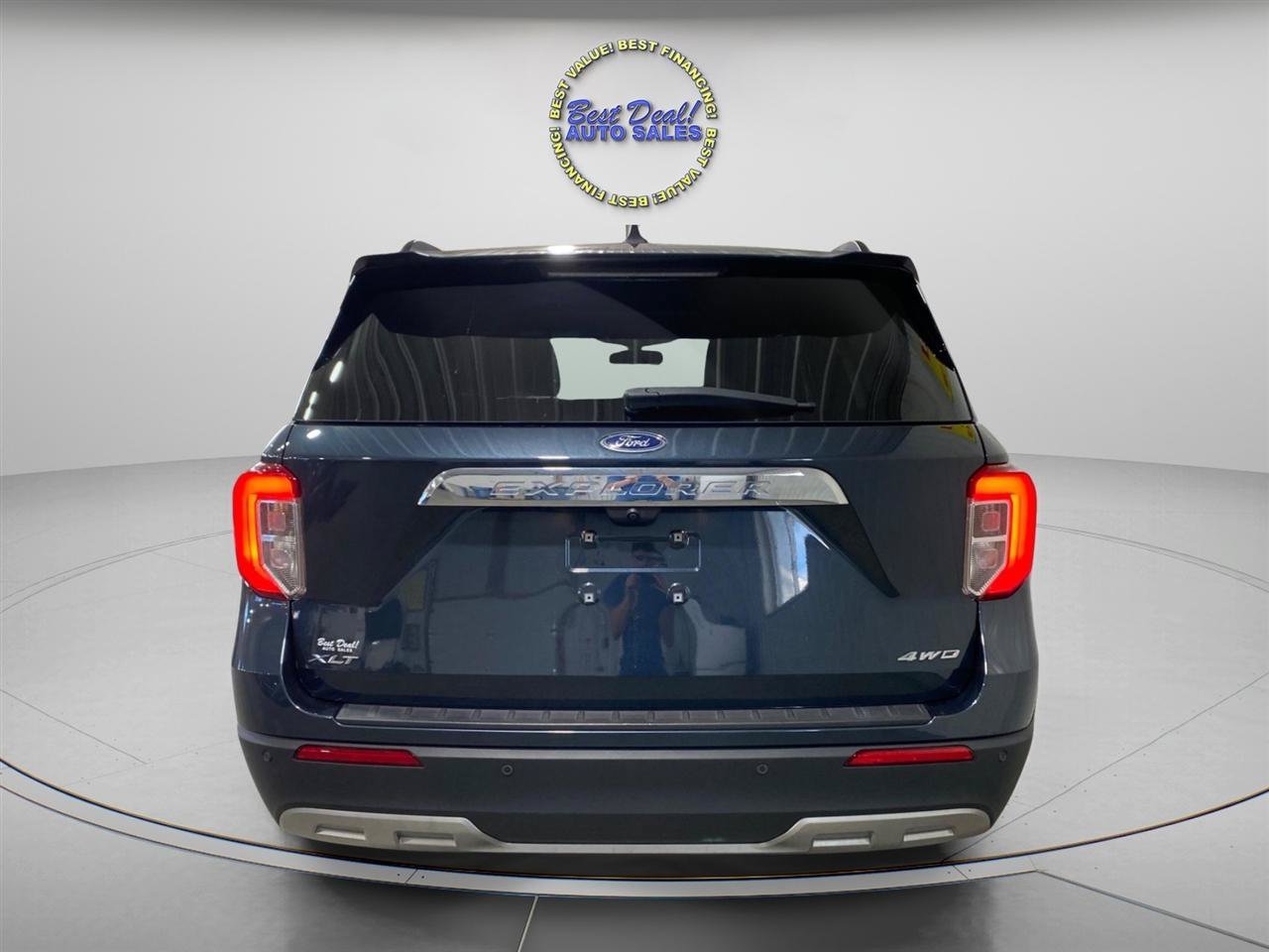 Used 2023 Ford Explorer XLT w/ Equipment Group 202A AWD/4WD image 4