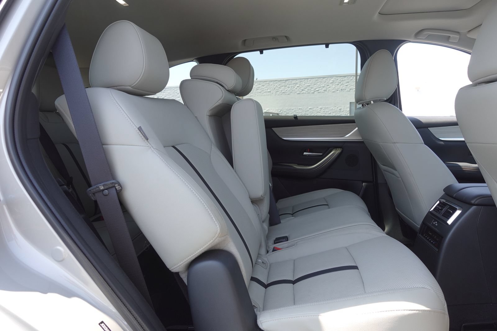 Certified 2024 MAZDA CX-90 Plug-In Hybrid w/ Preferred AWD/4WD image 16