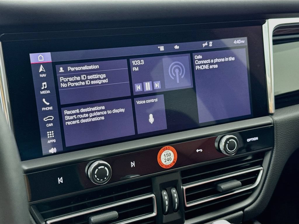 Certified 2025 Porsche Macan AWD/4WD image 18