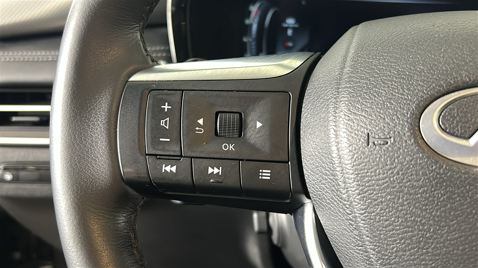 Used 2024 INFINITI QX60 Luxe AWD/4WD image 18