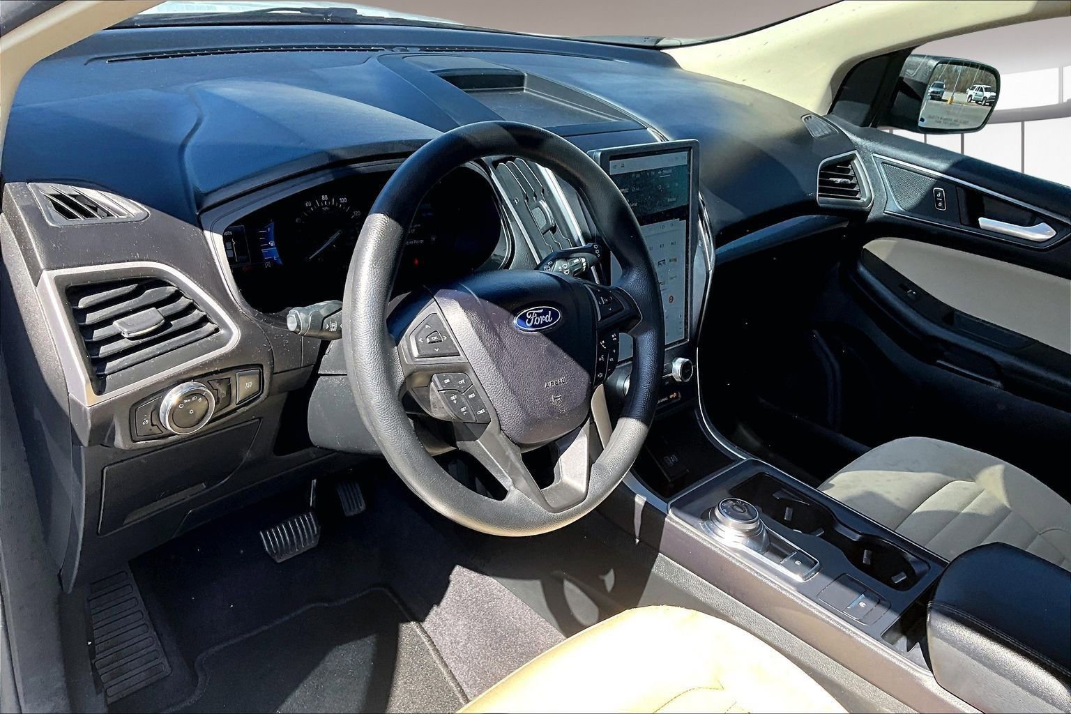 Used 2024 Ford Edge SE image 17