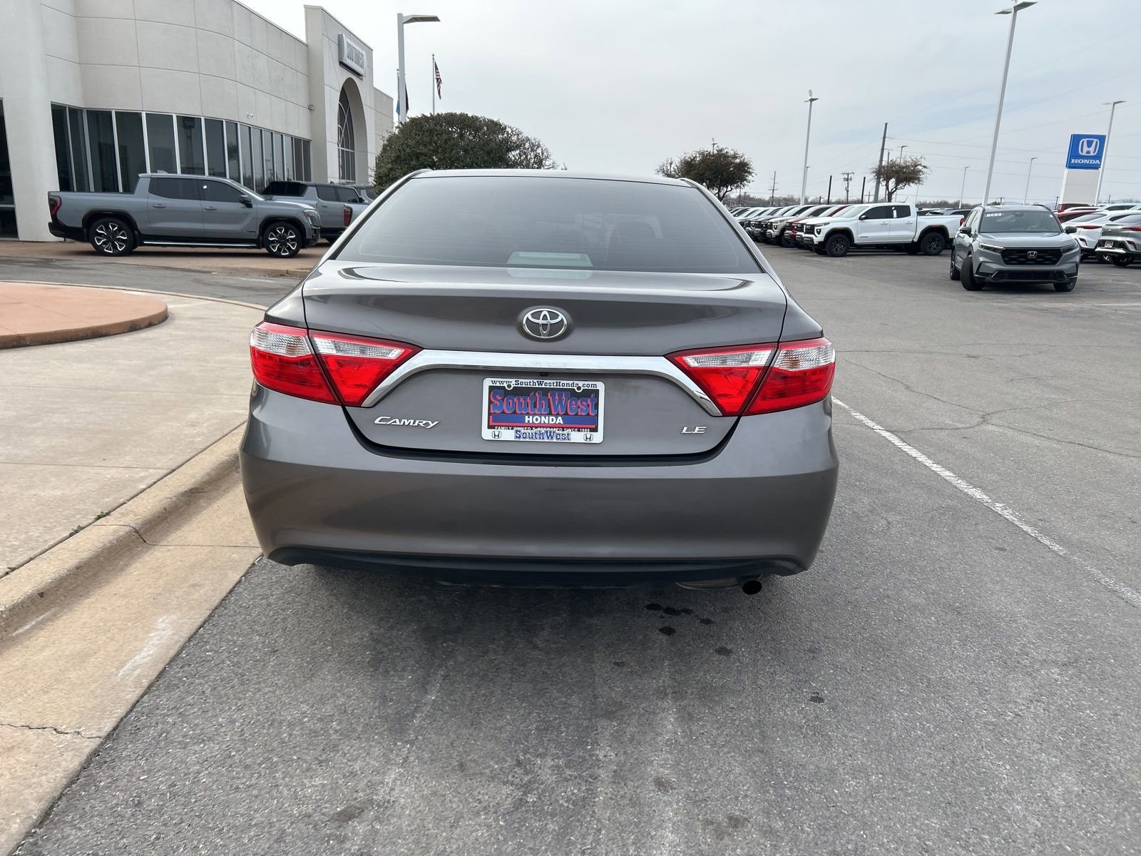 Used 2017 Toyota Camry LE image 6