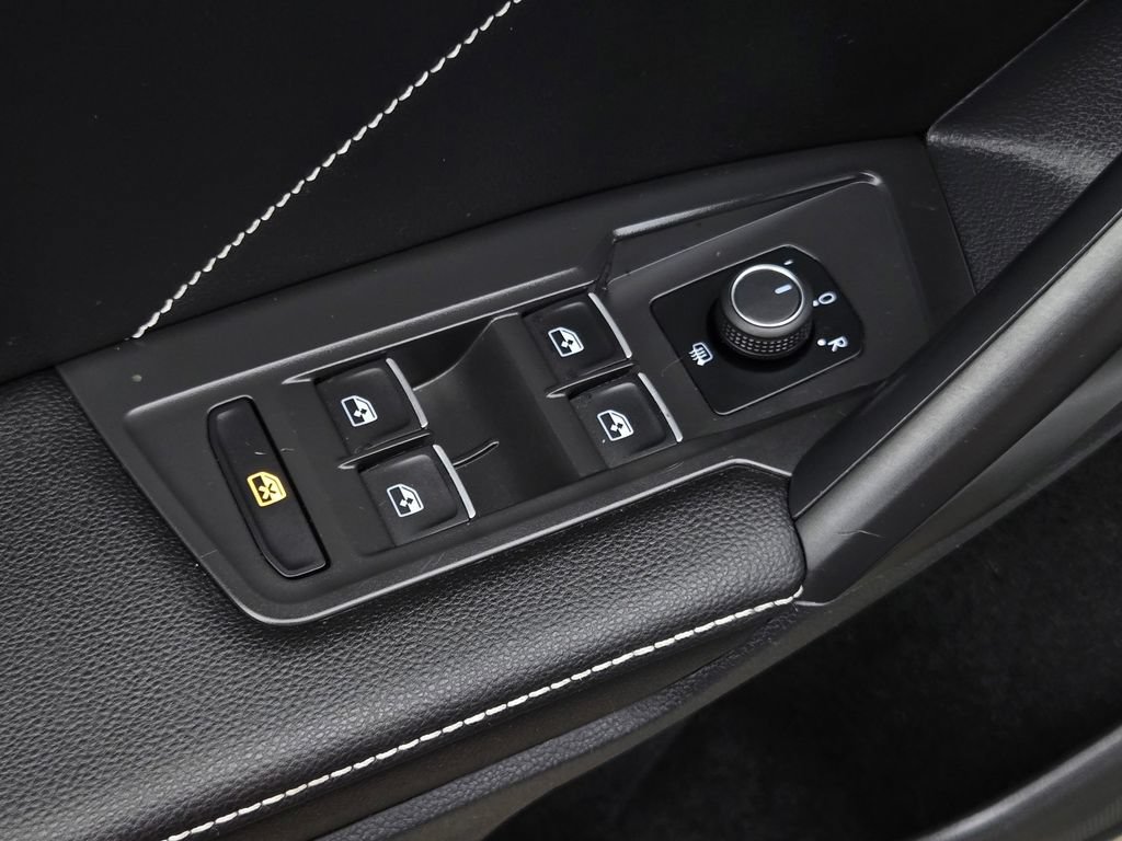 Used 2023 Volkswagen Tiguan SE R-Line AWD/4WD image 11