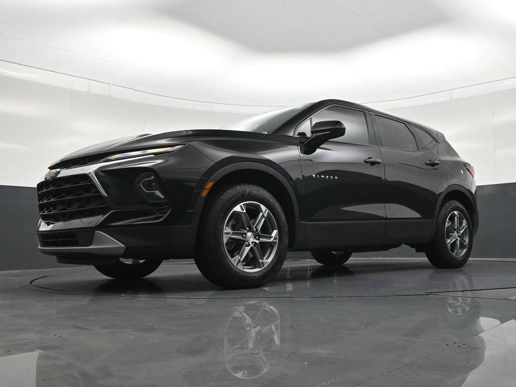 Used 2023 Chevrolet Blazer LT FWD image 28