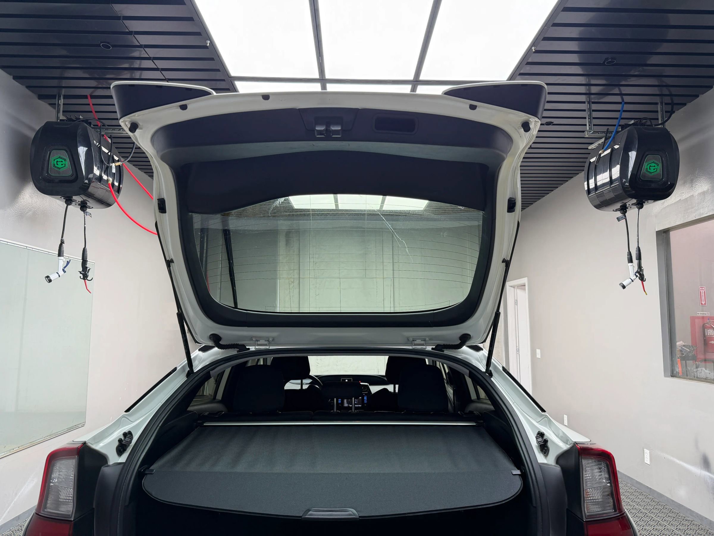 Used 2019 Toyota Prius LE image 17