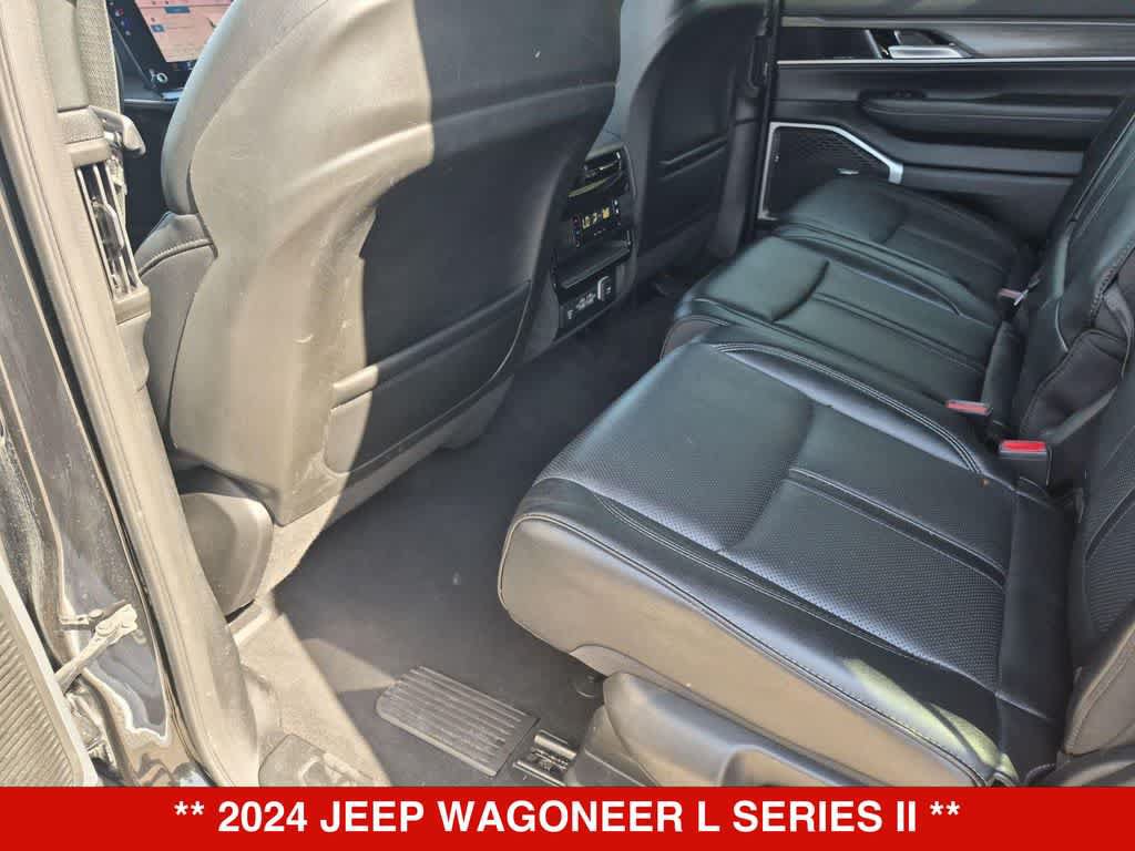Used 2024 Jeep Wagoneer L Series II w/ Flexible Seating Group AWD/4WD image 18