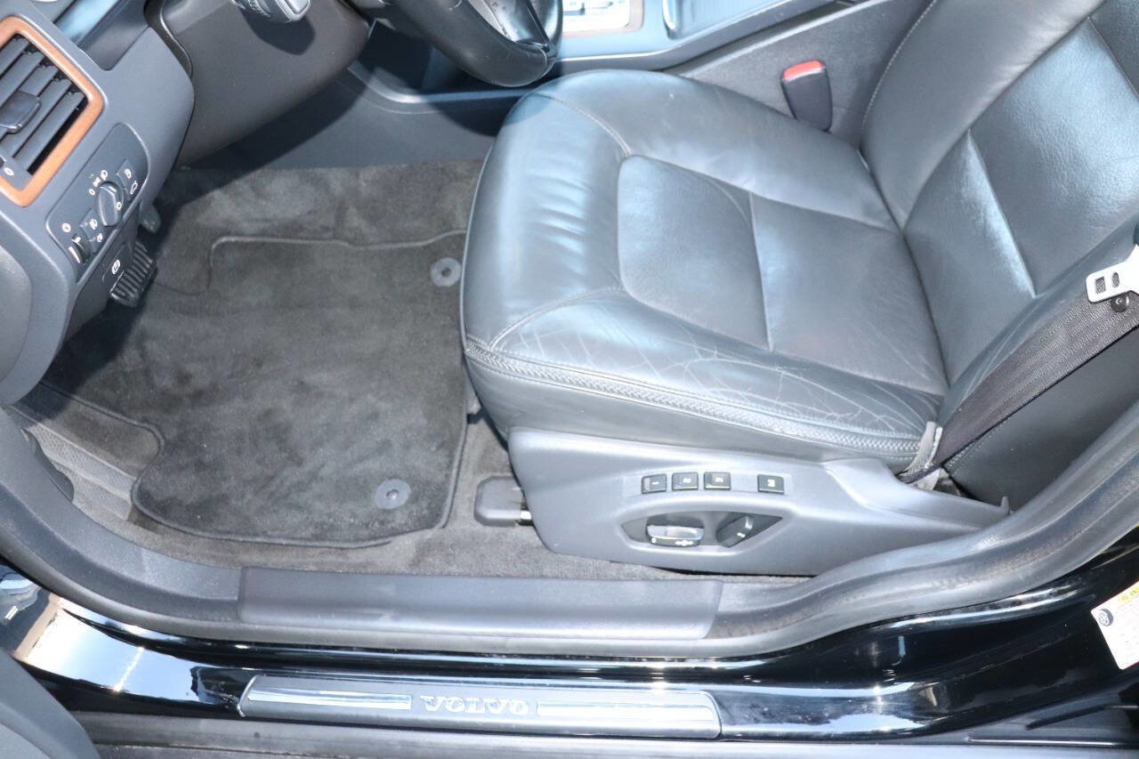Used 2010 Volvo XC70 3.2 image 22